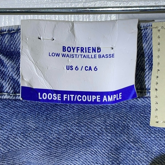 Blue jeans size is us6 - Picture 3 of 4